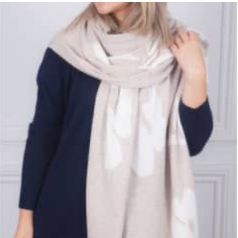 KINROSS Cashmere Floral Intarsia Travel Wrap